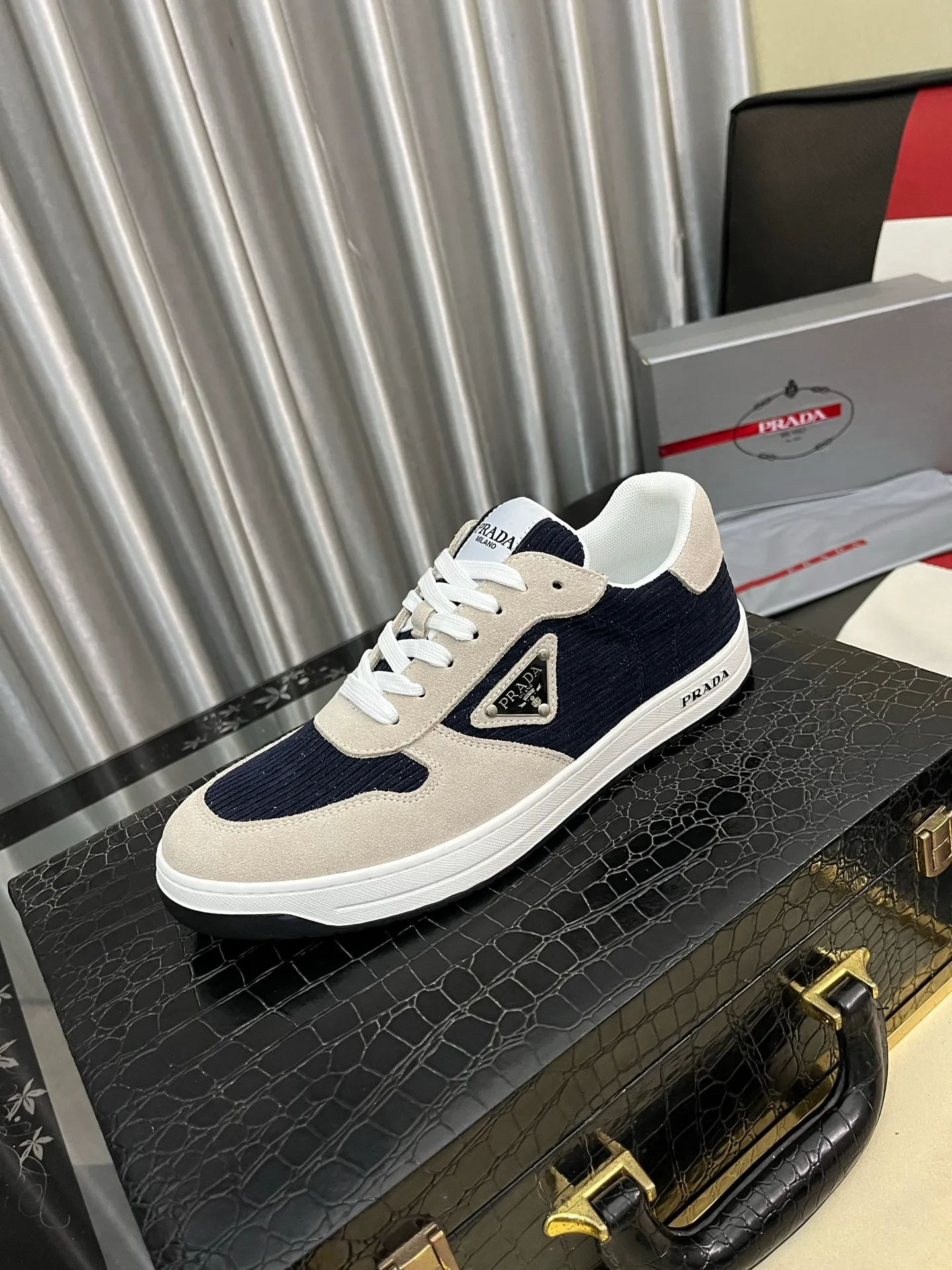 Men's shoes 💰380⌚️⌚️【PRADA】Prada casual shoes, originally developed 1:1, made of high-mercerized cowhide with imported cowhide, silk sheepskin lining, rubber outsole, comfortable and soft on the foot, size: 38-444️⃣Colors available
